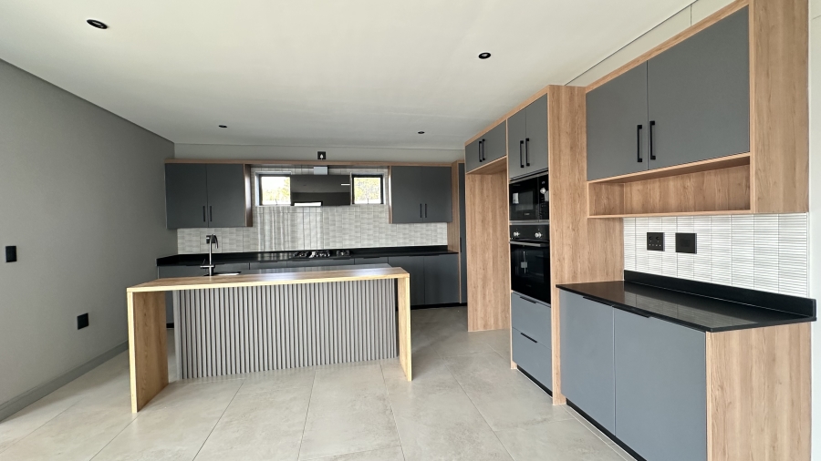 5 Bedroom Property for Sale in Helderfontein Estate Gauteng