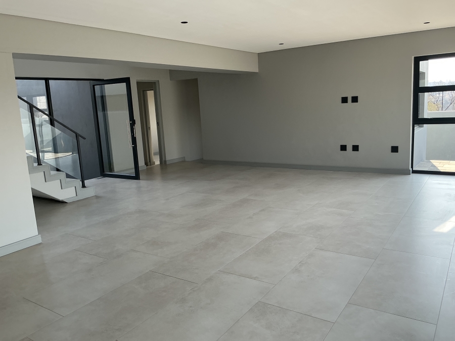 5 Bedroom Property for Sale in Helderfontein Estate Gauteng