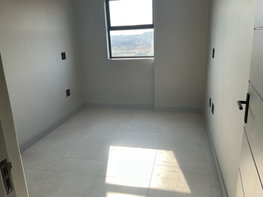 5 Bedroom Property for Sale in Helderfontein Estate Gauteng