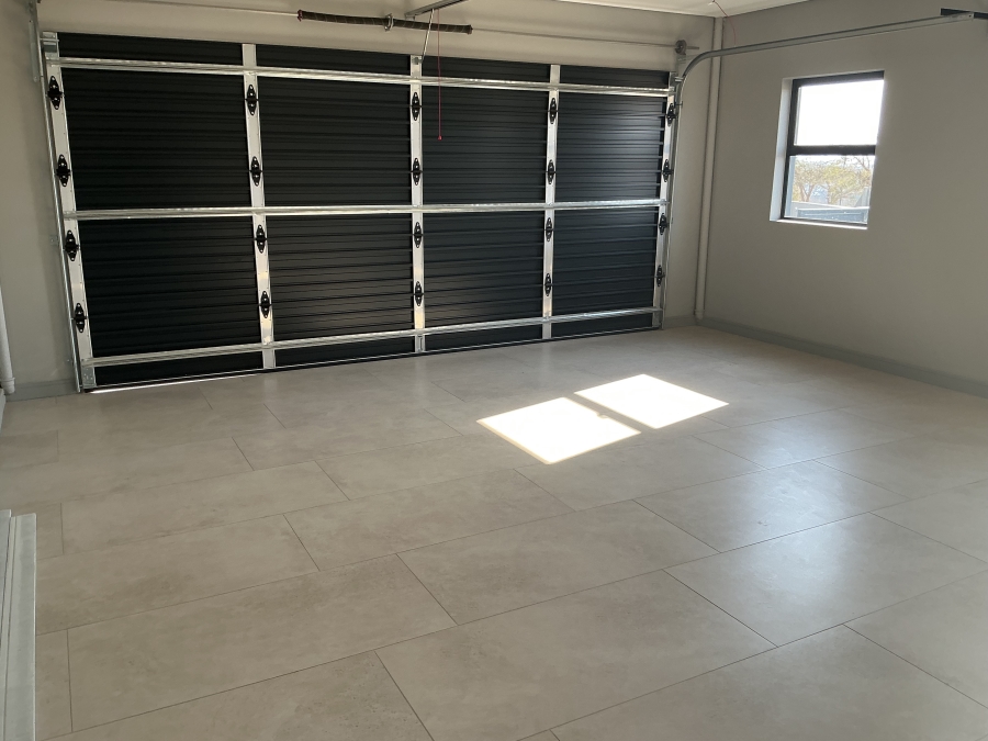 5 Bedroom Property for Sale in Helderfontein Estate Gauteng