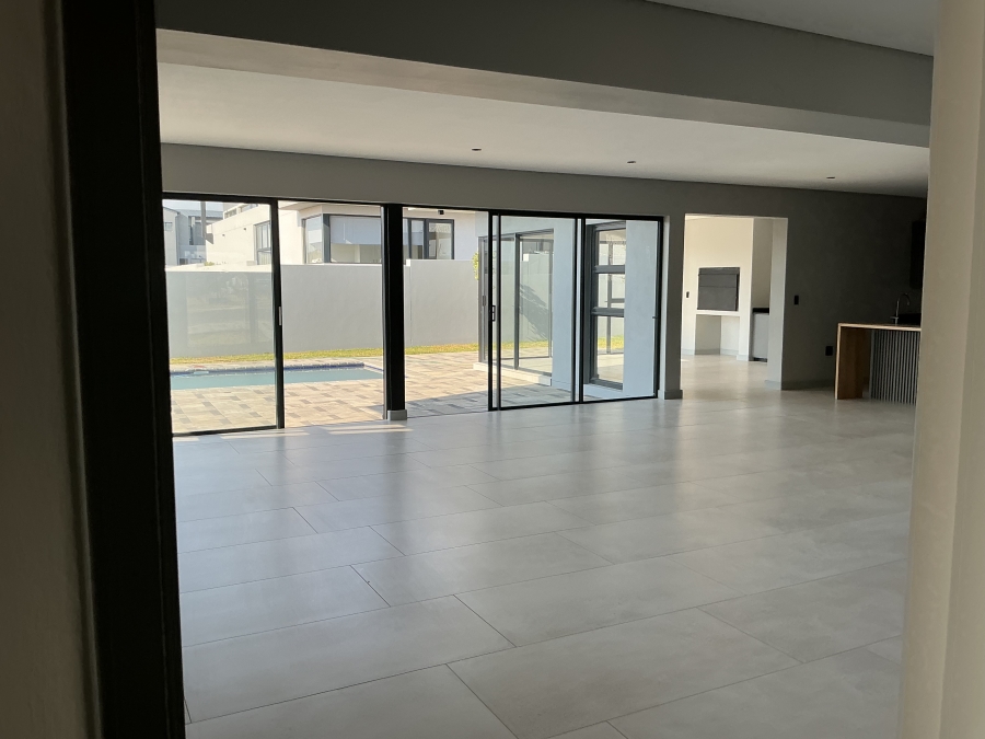 5 Bedroom Property for Sale in Helderfontein Estate Gauteng
