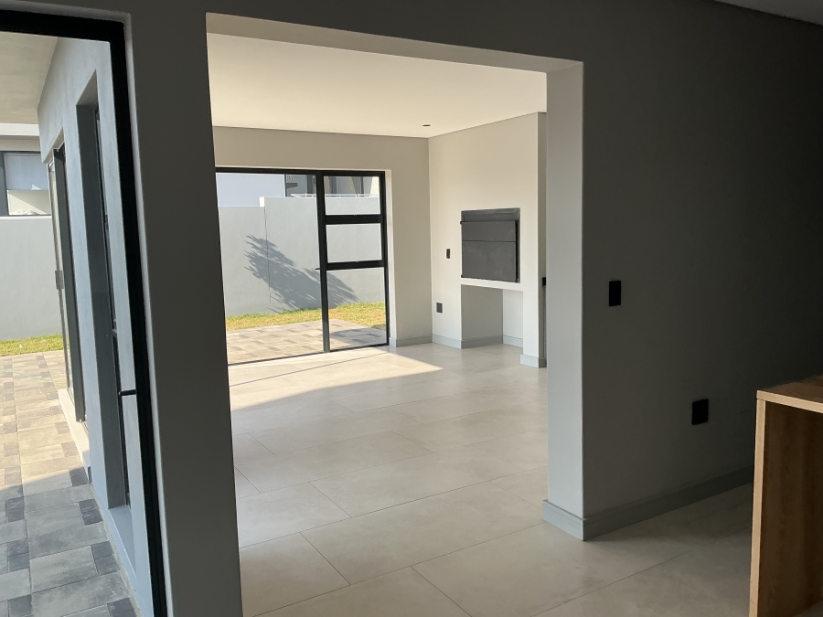 5 Bedroom Property for Sale in Helderfontein Estate Gauteng