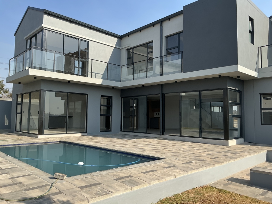 5 Bedroom Property for Sale in Helderfontein Estate Gauteng
