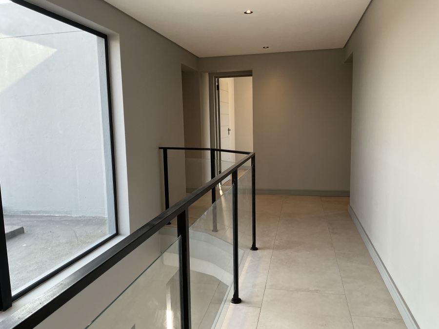 5 Bedroom Property for Sale in Helderfontein Estate Gauteng