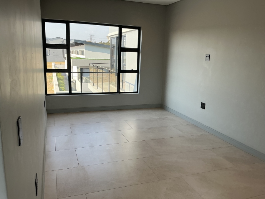 5 Bedroom Property for Sale in Helderfontein Estate Gauteng