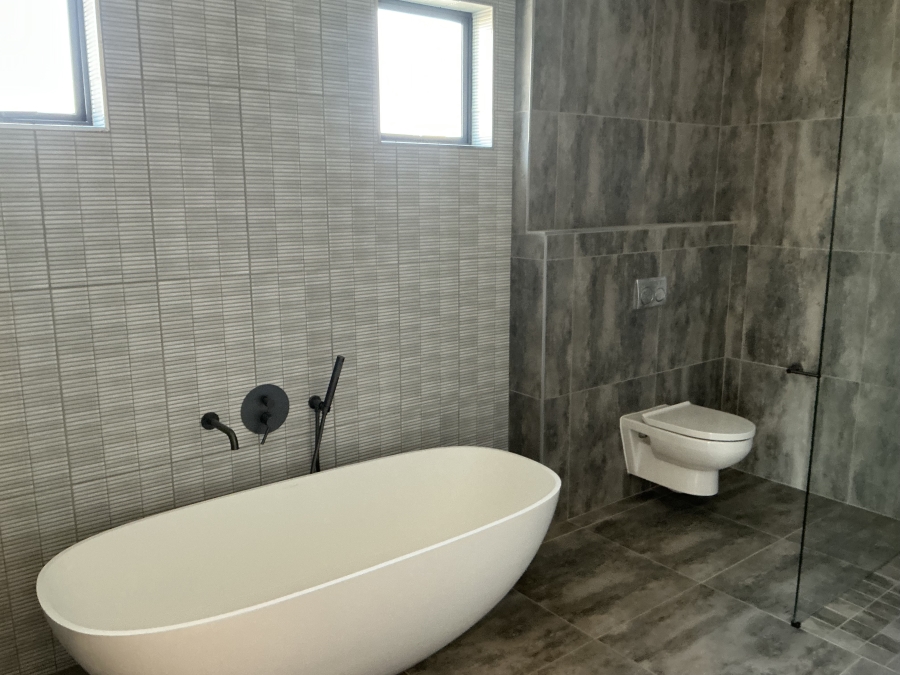 5 Bedroom Property for Sale in Helderfontein Estate Gauteng