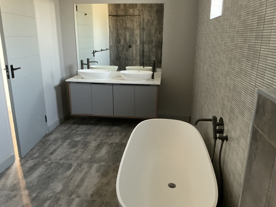 5 Bedroom Property for Sale in Helderfontein Estate Gauteng