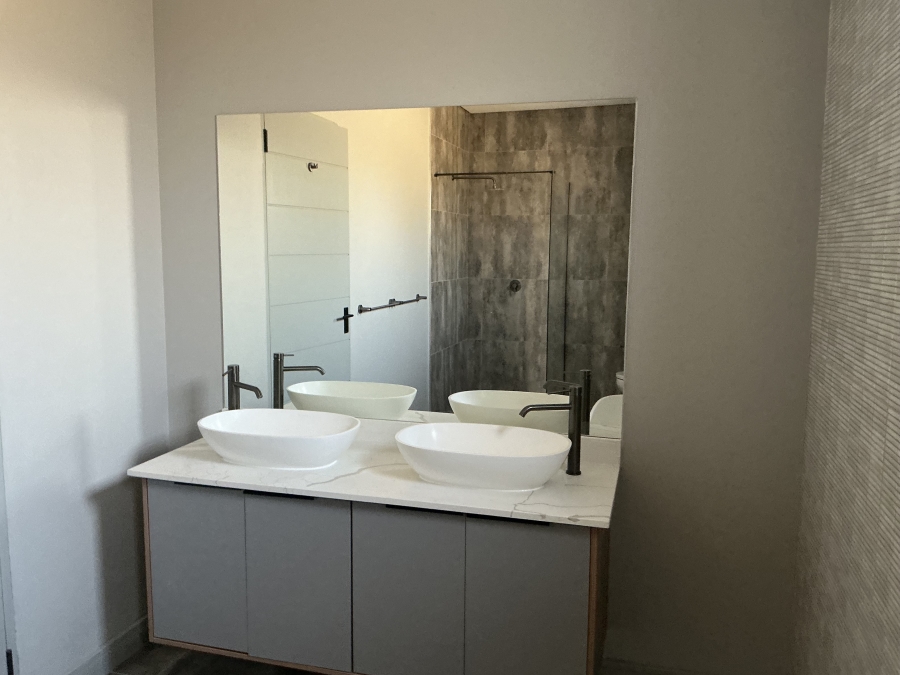 5 Bedroom Property for Sale in Helderfontein Estate Gauteng