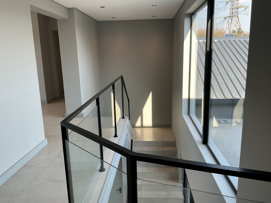 5 Bedroom Property for Sale in Helderfontein Estate Gauteng