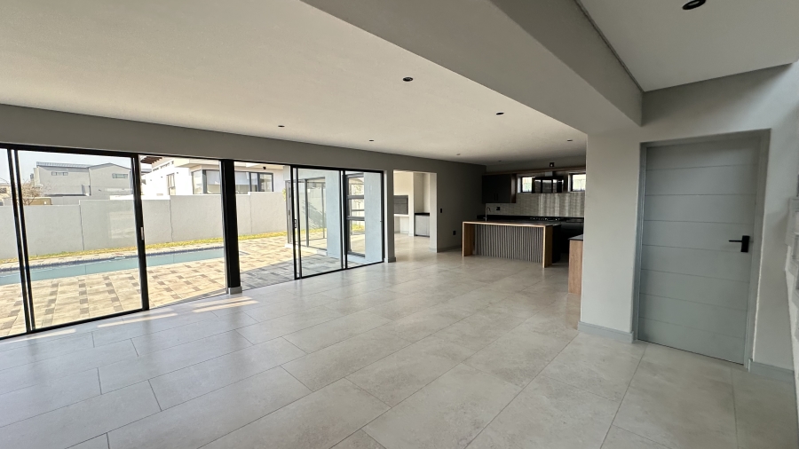 5 Bedroom Property for Sale in Helderfontein Estate Gauteng