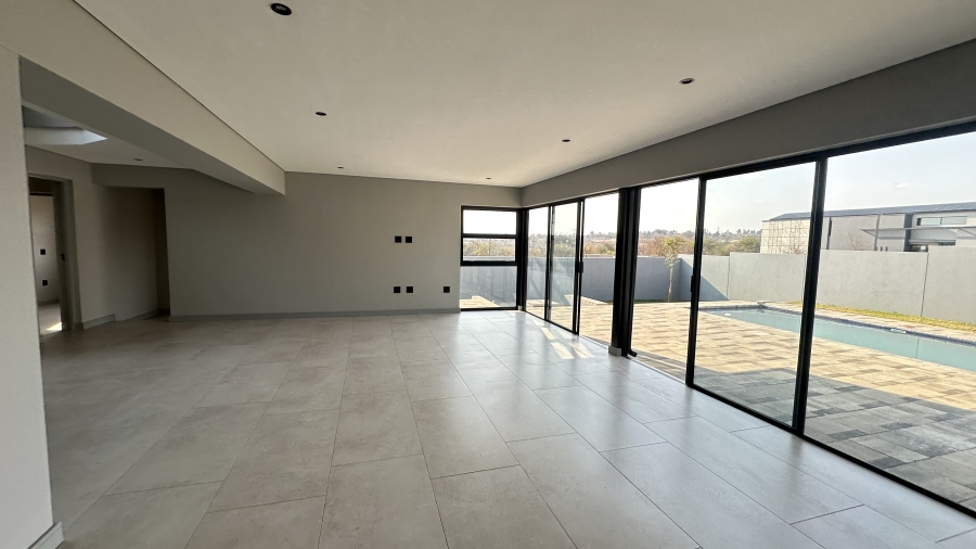 5 Bedroom Property for Sale in Helderfontein Estate Gauteng