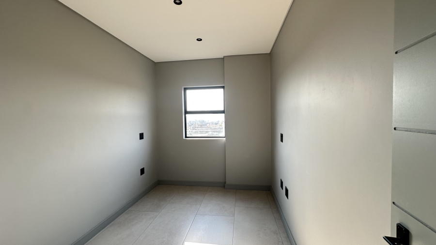 5 Bedroom Property for Sale in Helderfontein Estate Gauteng