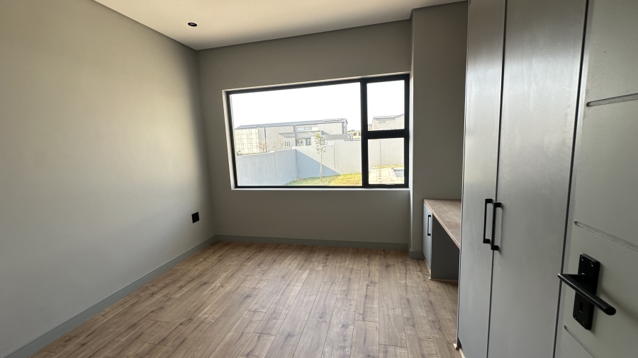 5 Bedroom Property for Sale in Helderfontein Estate Gauteng