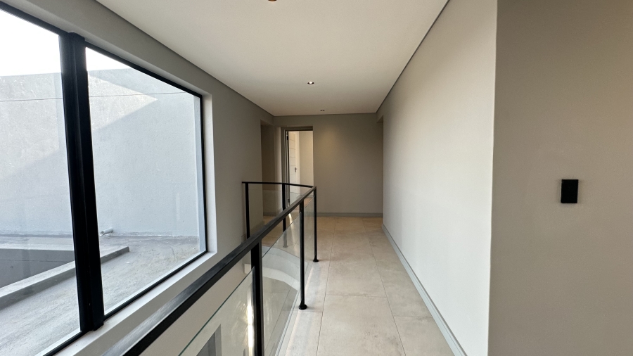 5 Bedroom Property for Sale in Helderfontein Estate Gauteng