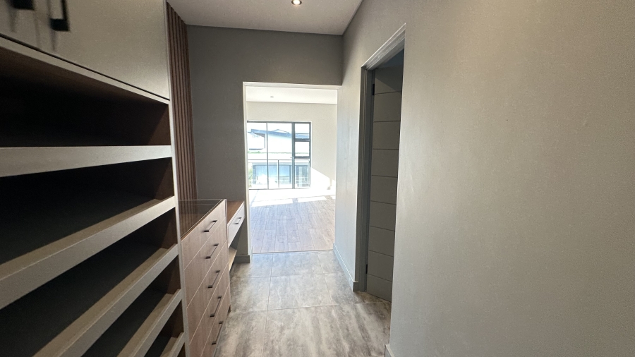 5 Bedroom Property for Sale in Helderfontein Estate Gauteng