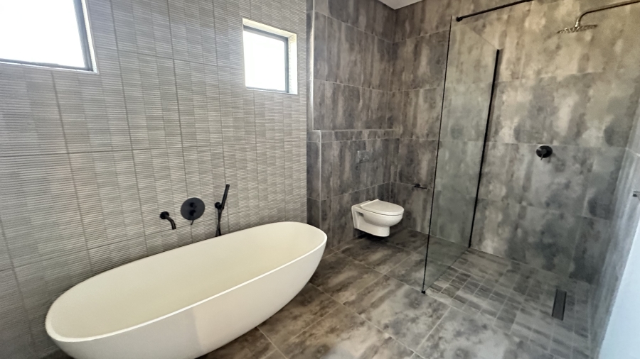 5 Bedroom Property for Sale in Helderfontein Estate Gauteng