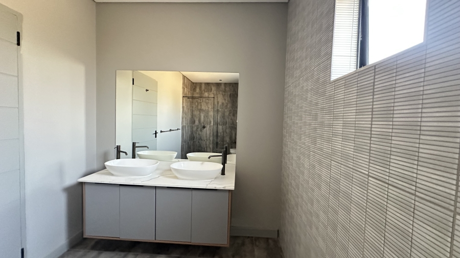5 Bedroom Property for Sale in Helderfontein Estate Gauteng