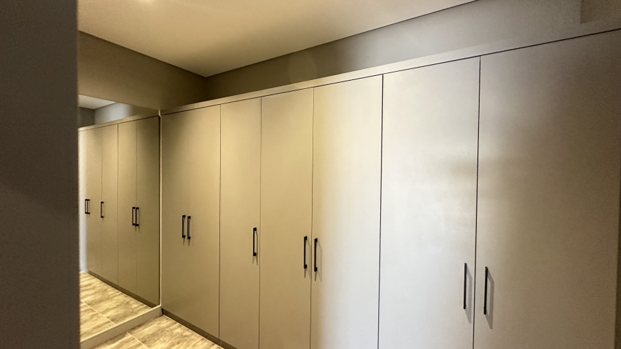 5 Bedroom Property for Sale in Helderfontein Estate Gauteng