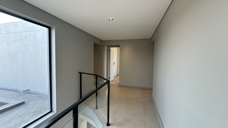 5 Bedroom Property for Sale in Helderfontein Estate Gauteng