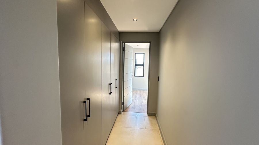5 Bedroom Property for Sale in Helderfontein Estate Gauteng