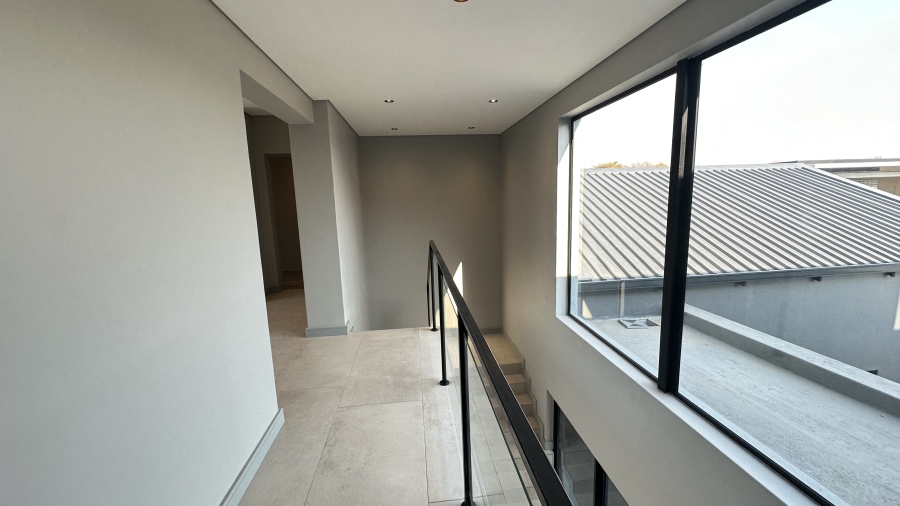 5 Bedroom Property for Sale in Helderfontein Estate Gauteng
