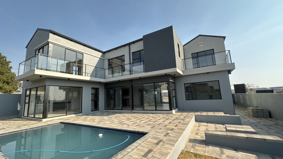 5 Bedroom Property for Sale in Helderfontein Estate Gauteng