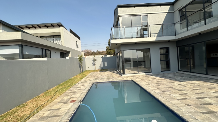 5 Bedroom Property for Sale in Helderfontein Estate Gauteng