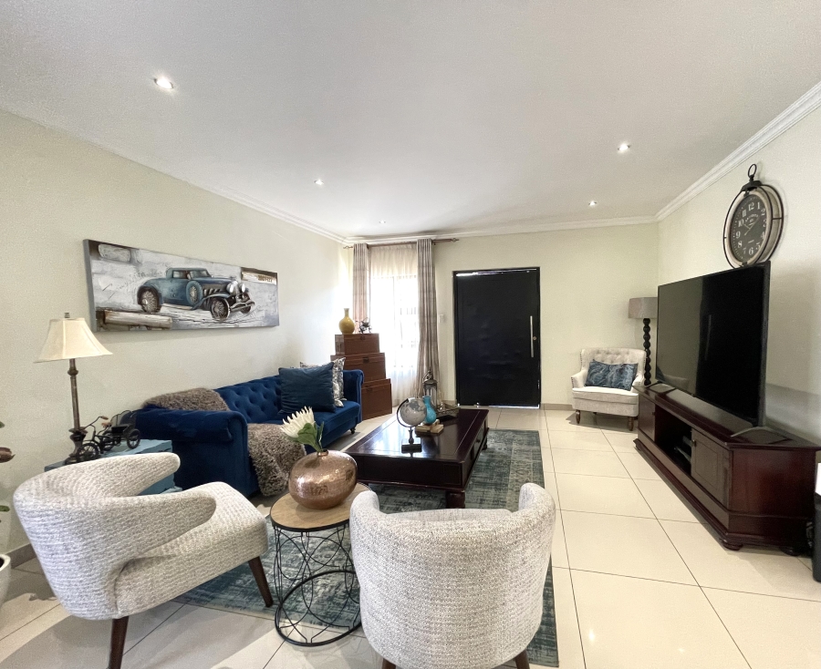 To Let 5 Bedroom Property for Rent in Vorna Valley Gauteng