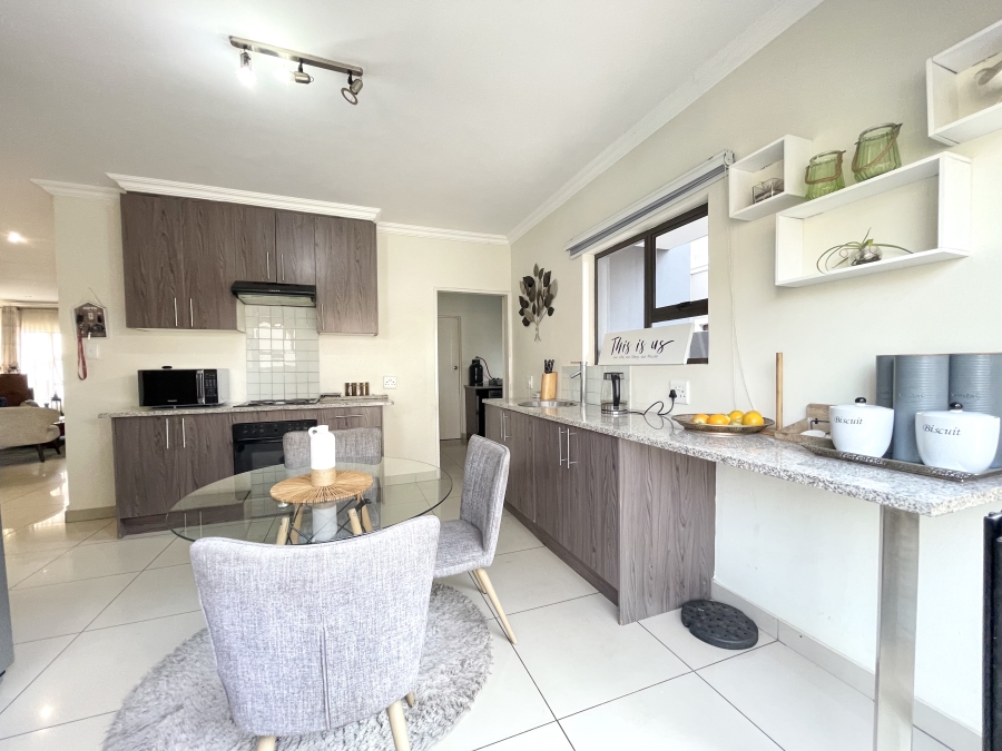 To Let 5 Bedroom Property for Rent in Vorna Valley Gauteng