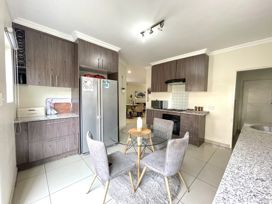 To Let 5 Bedroom Property for Rent in Vorna Valley Gauteng