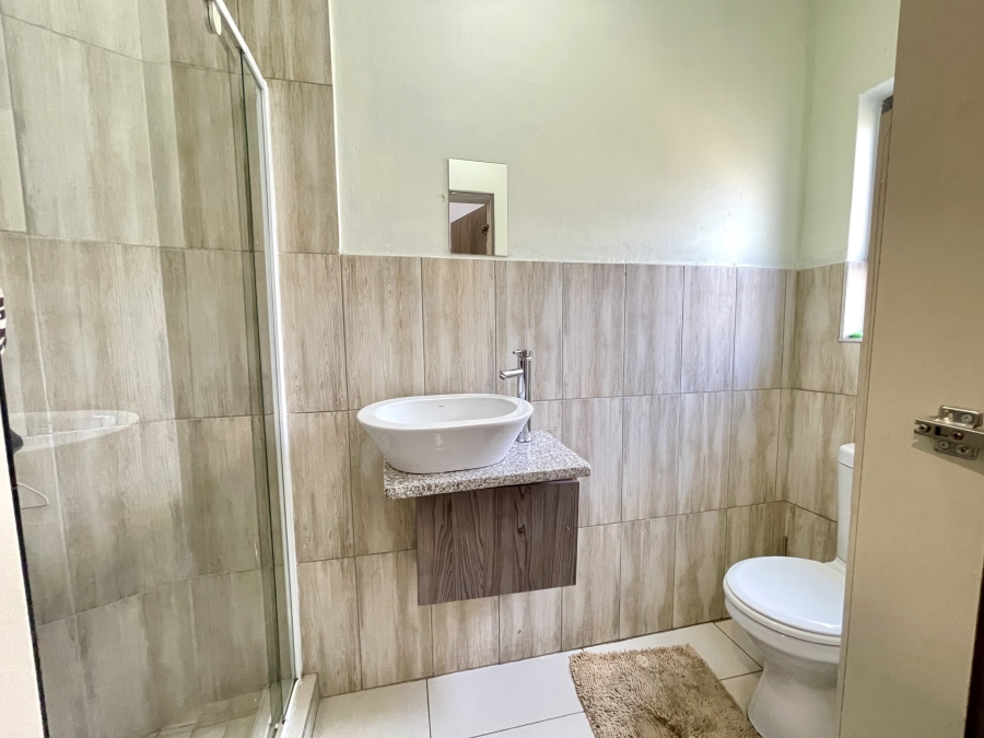 To Let 5 Bedroom Property for Rent in Vorna Valley Gauteng