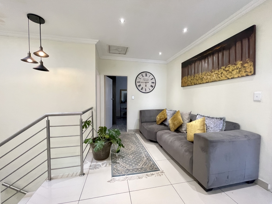 To Let 5 Bedroom Property for Rent in Vorna Valley Gauteng