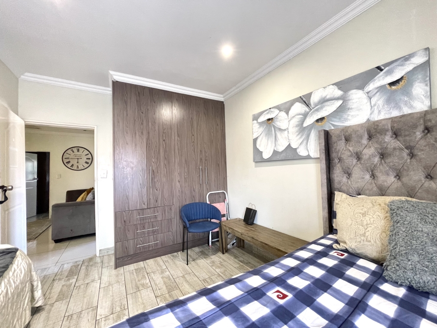 To Let 5 Bedroom Property for Rent in Vorna Valley Gauteng