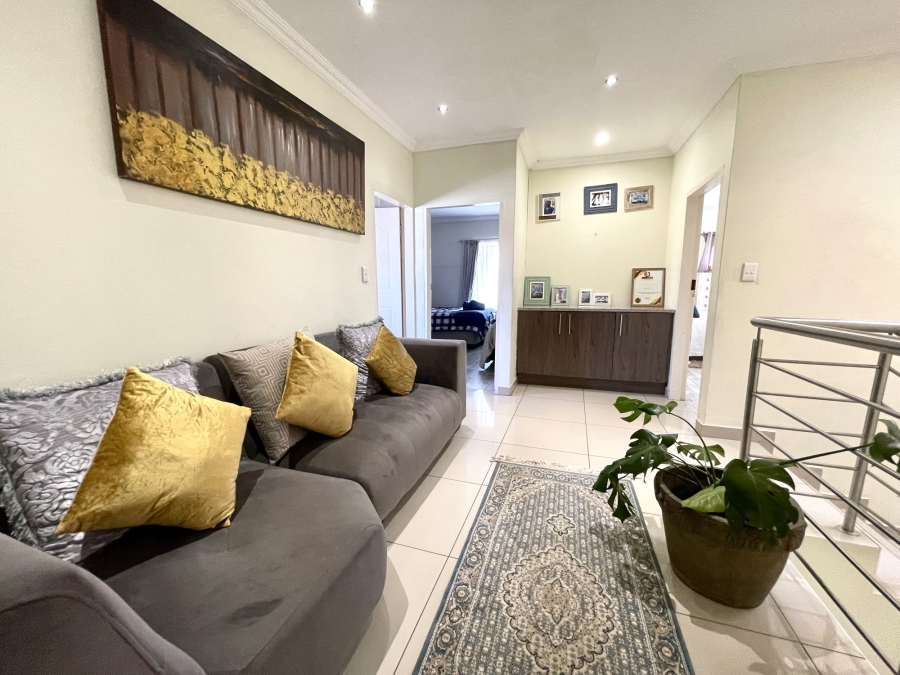 To Let 5 Bedroom Property for Rent in Vorna Valley Gauteng