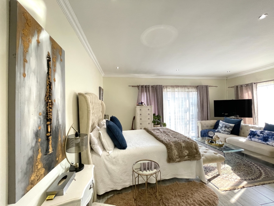 To Let 5 Bedroom Property for Rent in Vorna Valley Gauteng