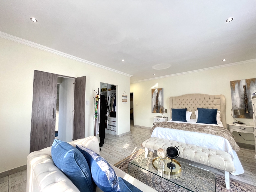 To Let 5 Bedroom Property for Rent in Vorna Valley Gauteng