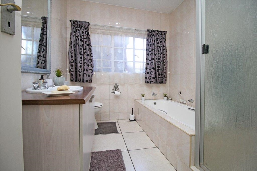 4 Bedroom Property for Sale in Marais Steyn Park Gauteng