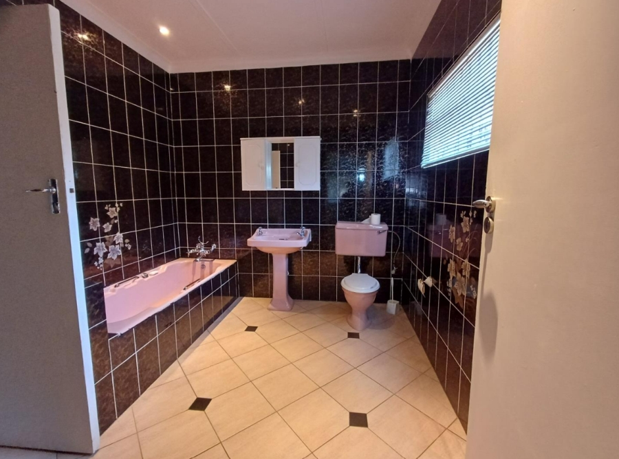 3 Bedroom Property for Sale in Mulbarton Gauteng