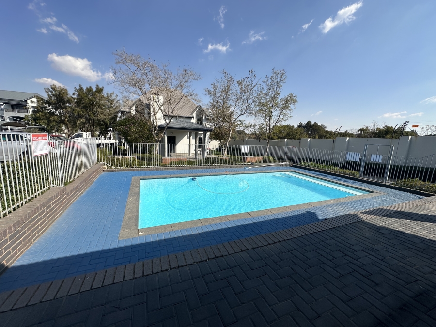 To Let 2 Bedroom Property for Rent in Broadacres Gauteng