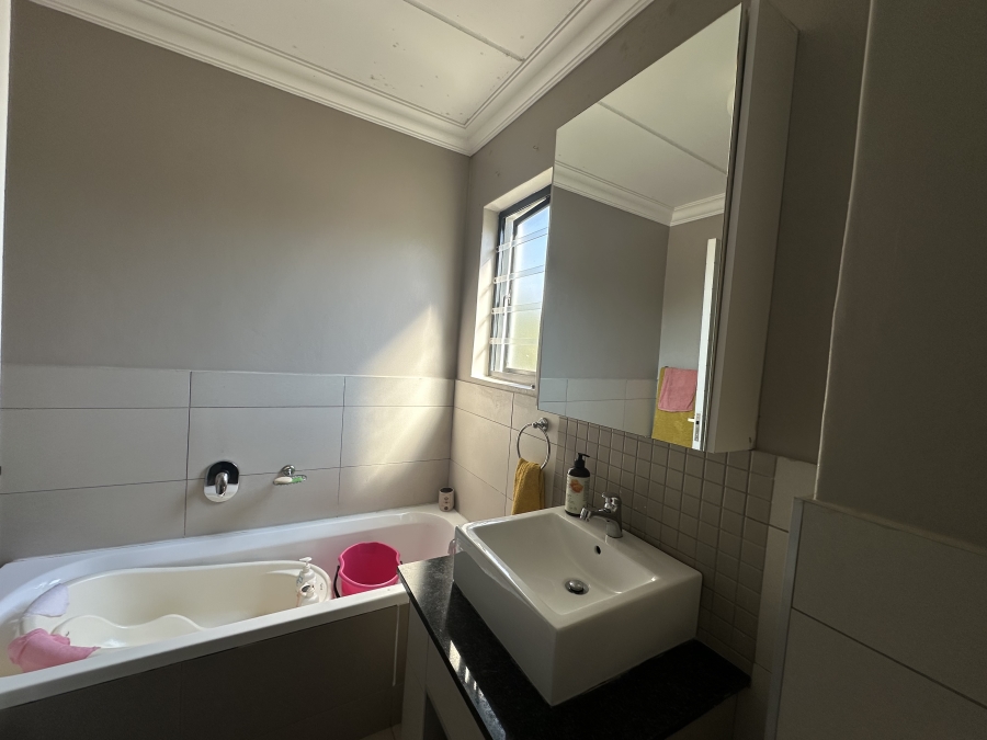 To Let 2 Bedroom Property for Rent in Broadacres Gauteng