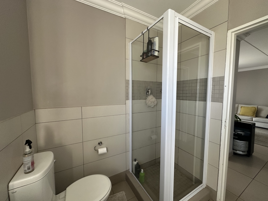 To Let 2 Bedroom Property for Rent in Broadacres Gauteng