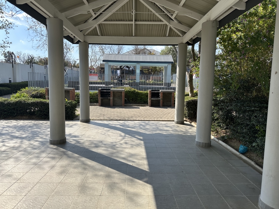 To Let 2 Bedroom Property for Rent in Broadacres Gauteng