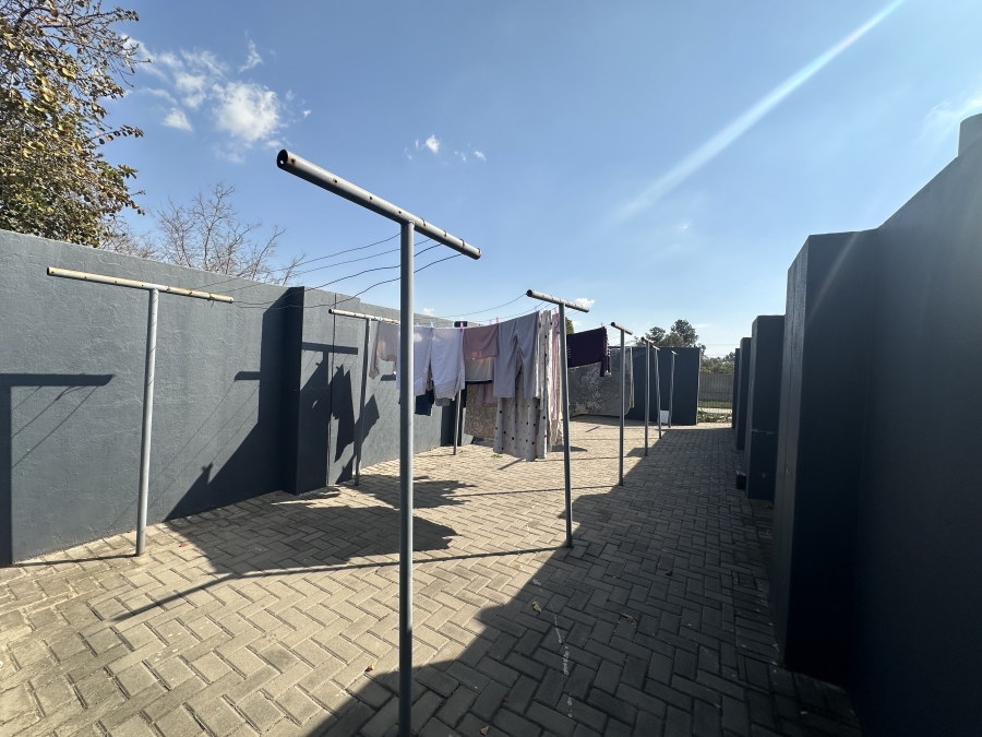 To Let 2 Bedroom Property for Rent in Broadacres Gauteng