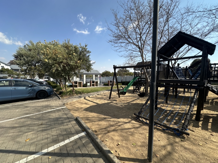 To Let 2 Bedroom Property for Rent in Broadacres Gauteng
