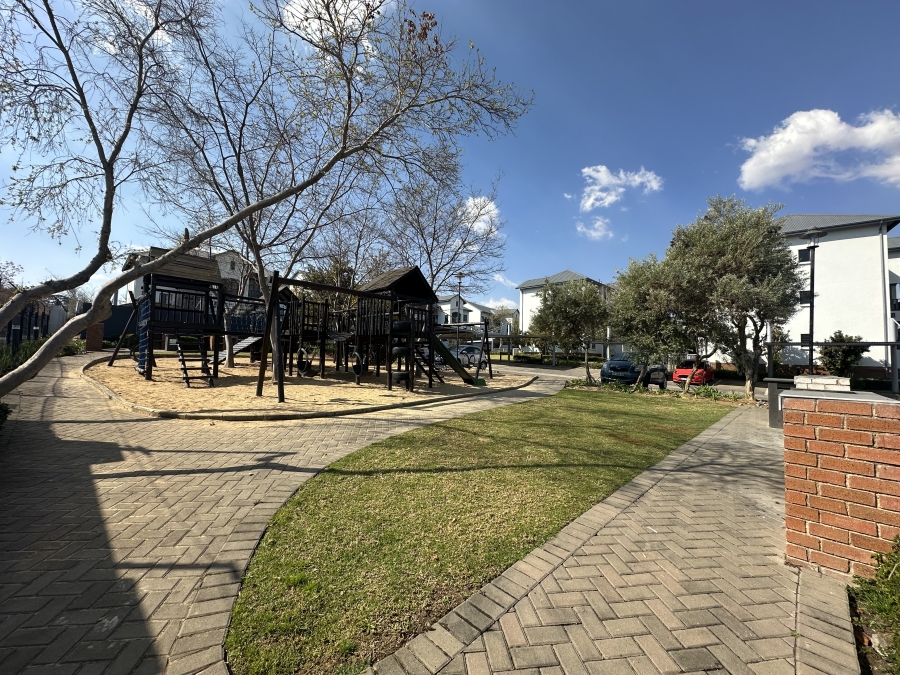 To Let 2 Bedroom Property for Rent in Broadacres Gauteng