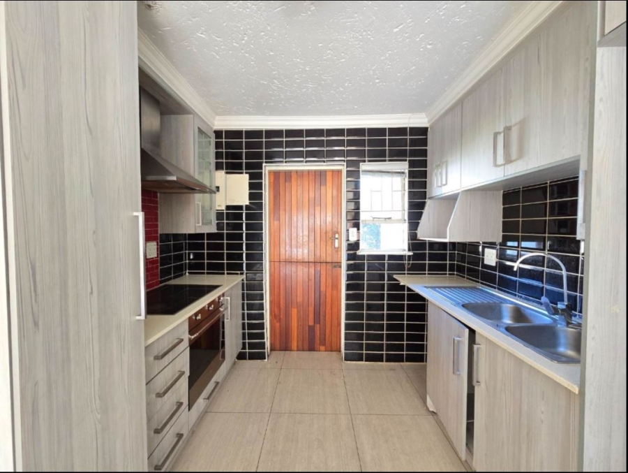 3 Bedroom Property for Sale in Glenanda Gauteng