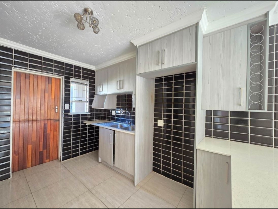 3 Bedroom Property for Sale in Glenanda Gauteng