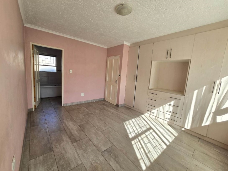 3 Bedroom Property for Sale in Glenanda Gauteng