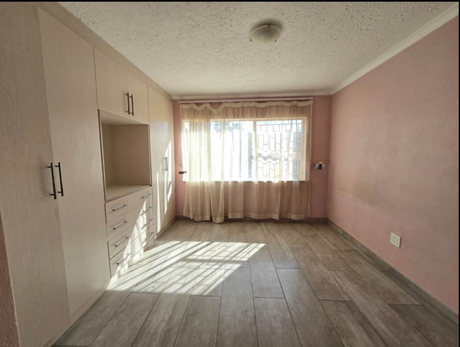 3 Bedroom Property for Sale in Glenanda Gauteng