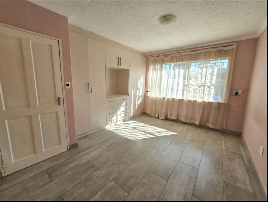 3 Bedroom Property for Sale in Glenanda Gauteng
